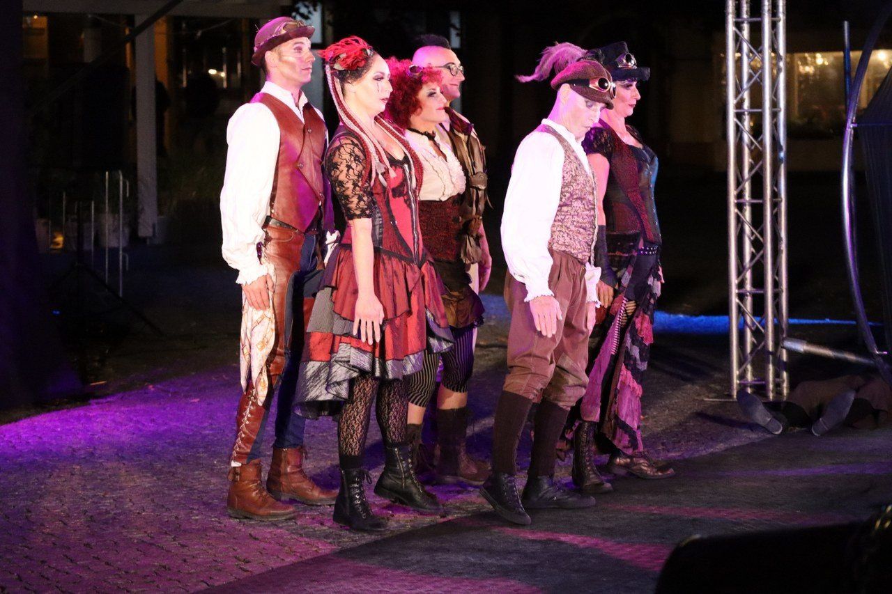 Spektakl &#34;Poza czasem&#34; odbył się na rynku w Lesznie w ramach festiwalu LUFA
