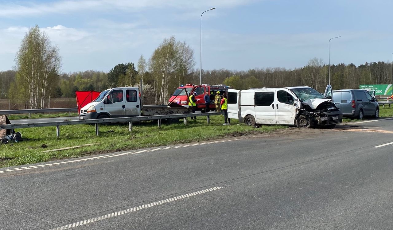 Nowy Tomyśl: Wypadek na A2. Bus przewrócił się na dach