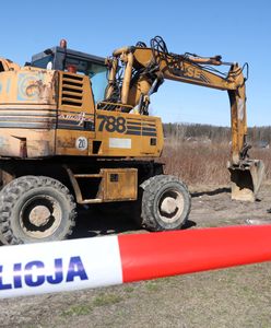 Pijany 43-latek prowadził koparkę. Przed policją ukrył się pod stertą liści