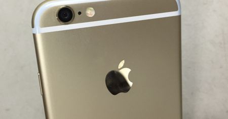 Wybuchła kolejna iPhone'owa afera: „Dyegate”, bo dżinsy barwią obudowę
