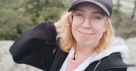 Klientka zamówiła portret. Rysowniczka zamarła, gdy zobaczyła zdjęcie