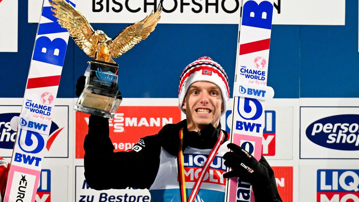 Norway´s Halvor Egner Granerud, winner of the 71th Four Hills ski jumping tournament, celebrates on the podium, Bischofshofen, Austria, 06 January 2023. EPA/Christian Bruna Dostawca: PAP/EPA.