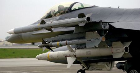 AGM-88E AARGM - pogromca obrony przeciwlotniczej. Nowa broń polskich F-16