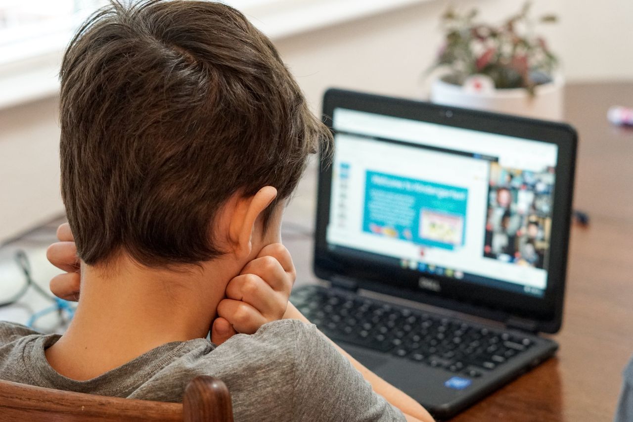 Laptopy dla czwartoklasistów. Wiadomo, kiedy uczniowie je dostaną