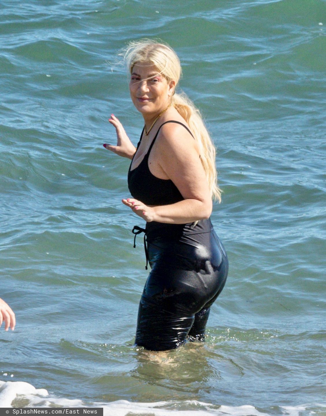 Tori Spelling na plaży w Malibu