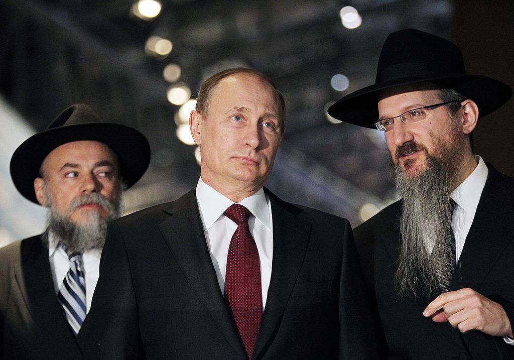 Władimir Putin z głównym rabinem Rosji Berelem Lazarem (po prawej) oraz Aleksandrem Borodą, przewodniczącym Federacji Wspólnot Żydowskich, 2013 r.