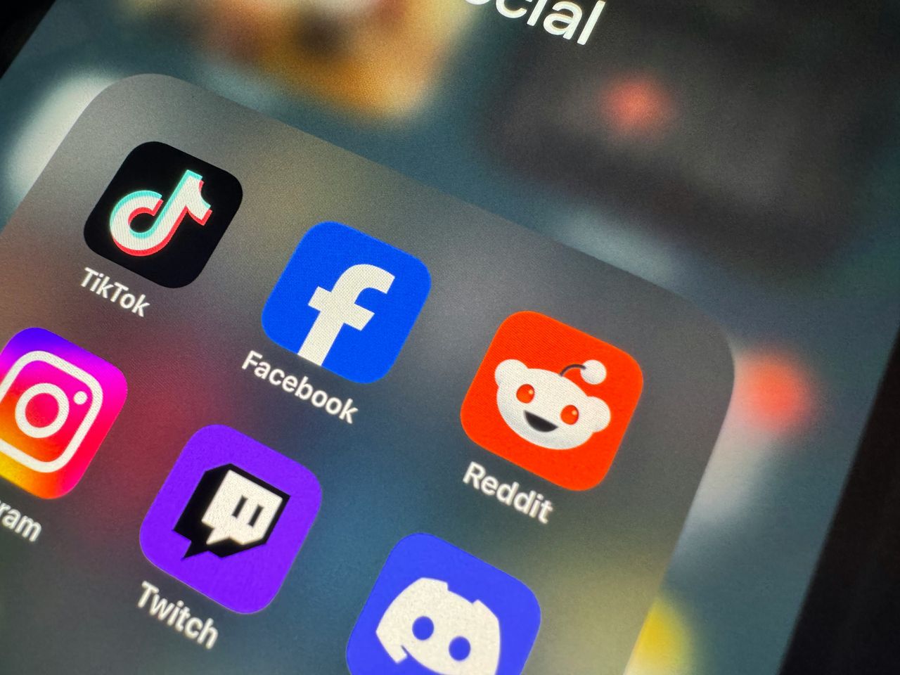 Nie tylko Meta i TikTok. Australia rozszerza zakaz social mediów dla dzieci