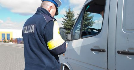 Piotrków: Policjanci podsumowali akcję "Prędkość". Posypały się mandaty i pouczenia dla kierowców.