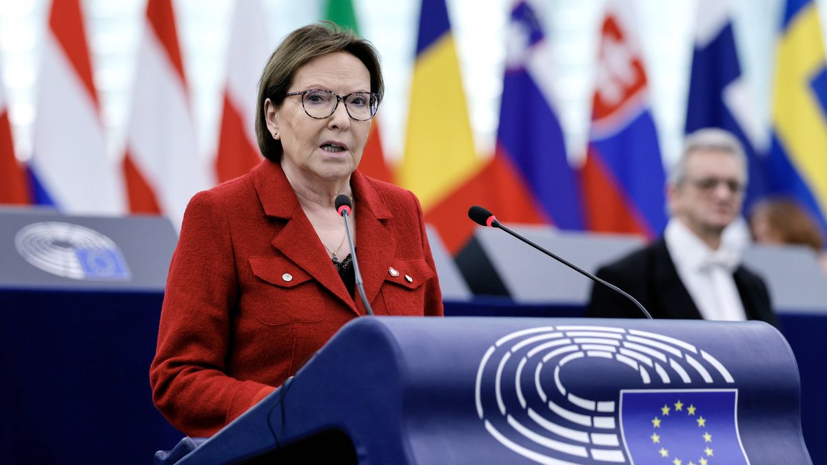 European Parliament session in Strasbourg
epa11677322 Polish Vice-President of the European Parliament Ewa Kopacz (L) speaks during a debate on 'Findings of the Committee on the Elimination of Discrimination against Women on Poland's abortion law' at the European Parliament in Strasbourg, France, 23 October 2024. The EU Parliament's plenary session runs from 21 to 24 October 2024.  EPA/RONALD WITTEK 
Dostawca: PAP/EPA.
RONALD WITTEK
red