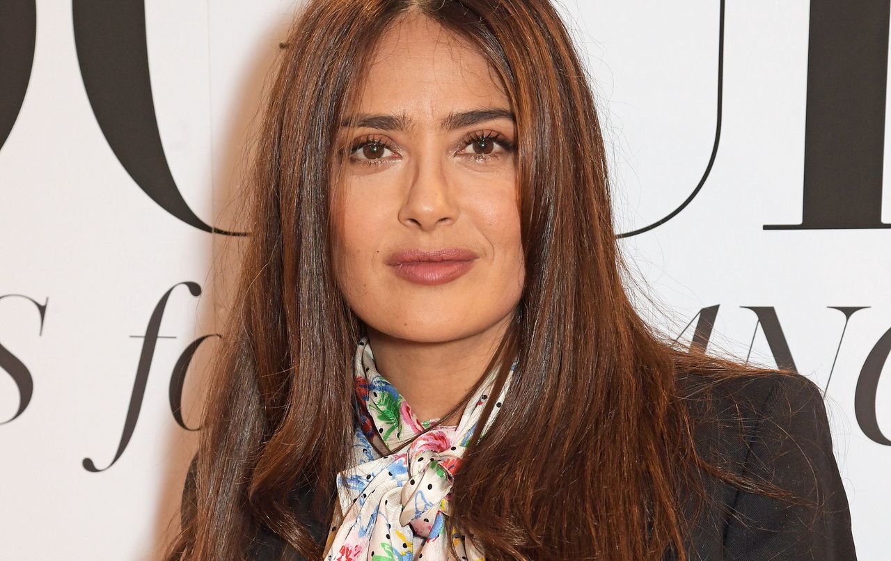 Salma Hayek opublikowała zmysłowe zdjęcie. Do fotografii dołączyła sentymentalny opis