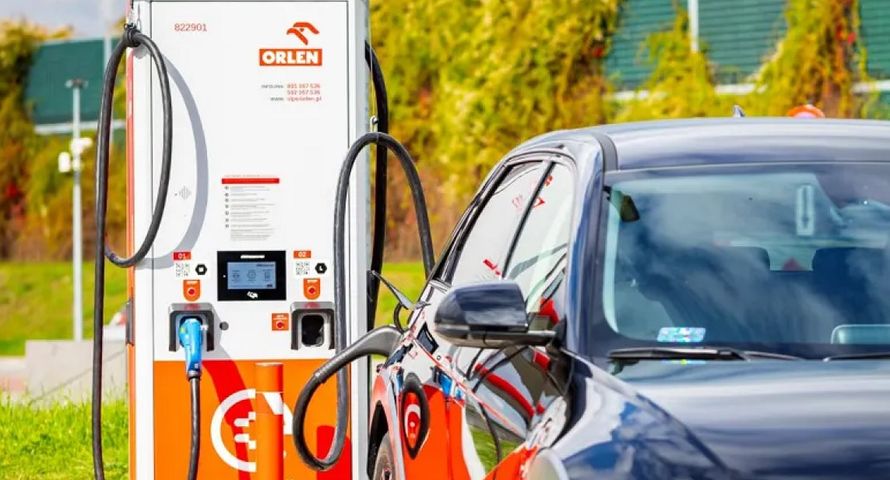 Orlen będzie ładował elektryki w Niemczech. Chce mieć ponad tysiąc punktów
