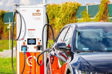 Ładowarka na stacji Orlen, fot. mat. prasowe