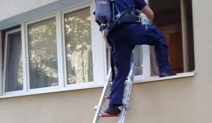 Bez wahania wspiął się na drugie piętro. Uratował mężczyznę