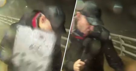 Działo się w nocy. Stał w oku huraganu, nagle coś nadleciało