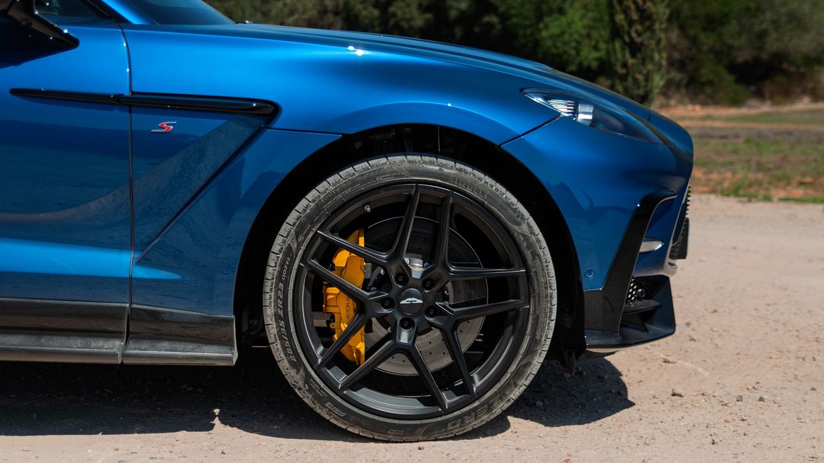 Aston Martin DBX S (2025)