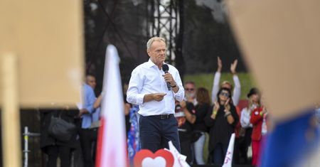 Tusk do Morawieckiego: byłeś inny, gdy prosiłeś mnie o pracę