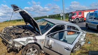 Lubuskie. Rozbił skodę na latarni, porzucił auto i uciekł z miejsca wypadku. 32-latek zatrzymany przez policję