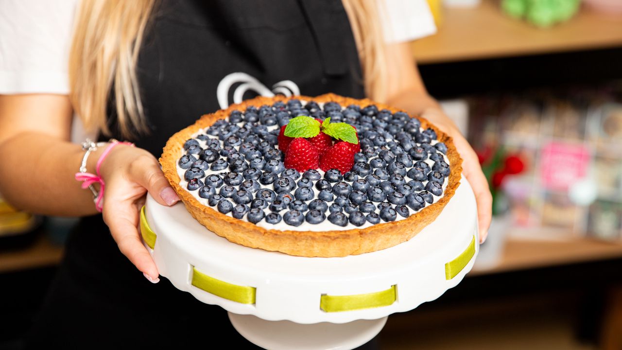 Mascarpone and fruit tart: A dessert that dazzles with every bite