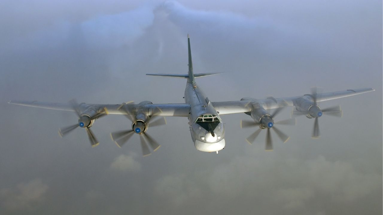 Rosyjskie bombowce w pobliżu Alaski. Są częścią lotnictwa dalekiego zasięgu