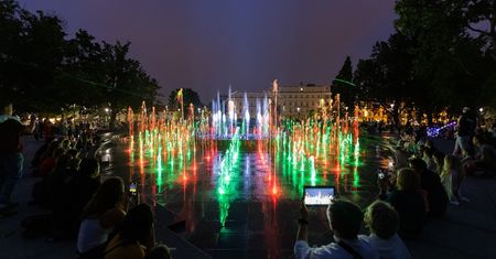 Pokazy multimedialne na placu Litewskim: 17-18 czerwca. Jakie pokazy w ten weekend?