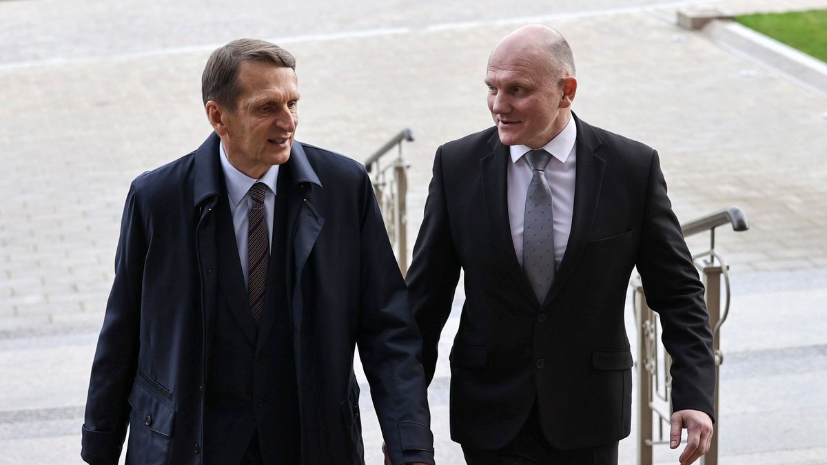 Dobrzy znajomi z bezpieki. Szef rosyjskiego wywiadu, Sergiej Naryszkin (z l.) i Iwan Tertel z białoruskiego KGB