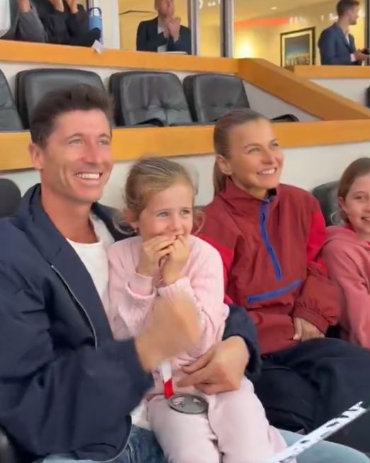 Robert Lewandowski zabrał rodzinkę na mecz hokeja 