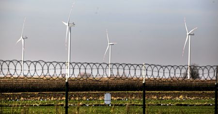 Wiatraki obok domów? Polacy zabrali głos