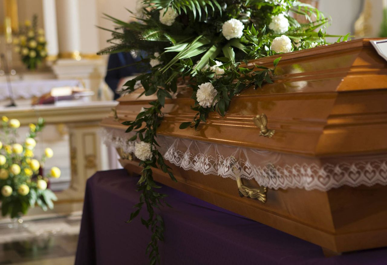 Ekspertki radzą, jak zaoszczędzić na pogrzebie