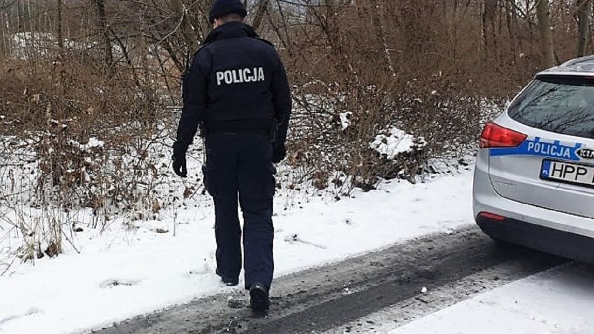 Policjanci pomogli bezdomnemu. "Pomagamy i chronimy"