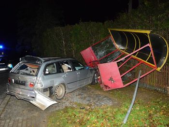 Rozpędzone BMW potrąciło pieszego. 17-letni kierowca zostawił ciężko rannego mężczyznę bez pomocy