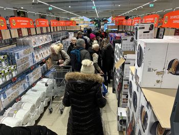 Pod Warszawą rusza nowy market. Otwarcie zaplanowano z wielkim rozmachem. Rabaty, niespodzianki i konferansjer na scenie