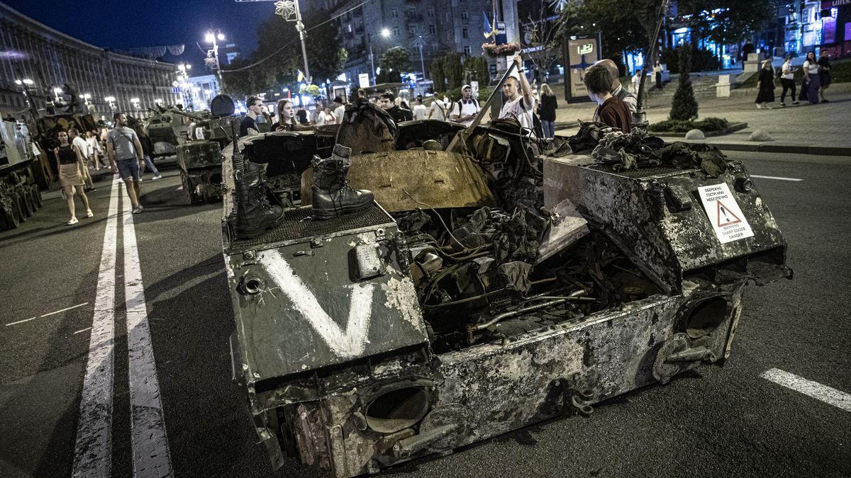 Rosyjski czołg przejęty przez Ukraińców - Fot. Metin Aktas / Anadolu Agency via Getty Images