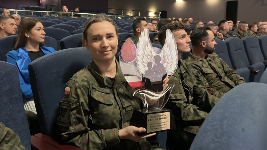 Statuetka dla brygady, która oddała najwięcej krwi - 2.
Lubelskiej Brygady OT