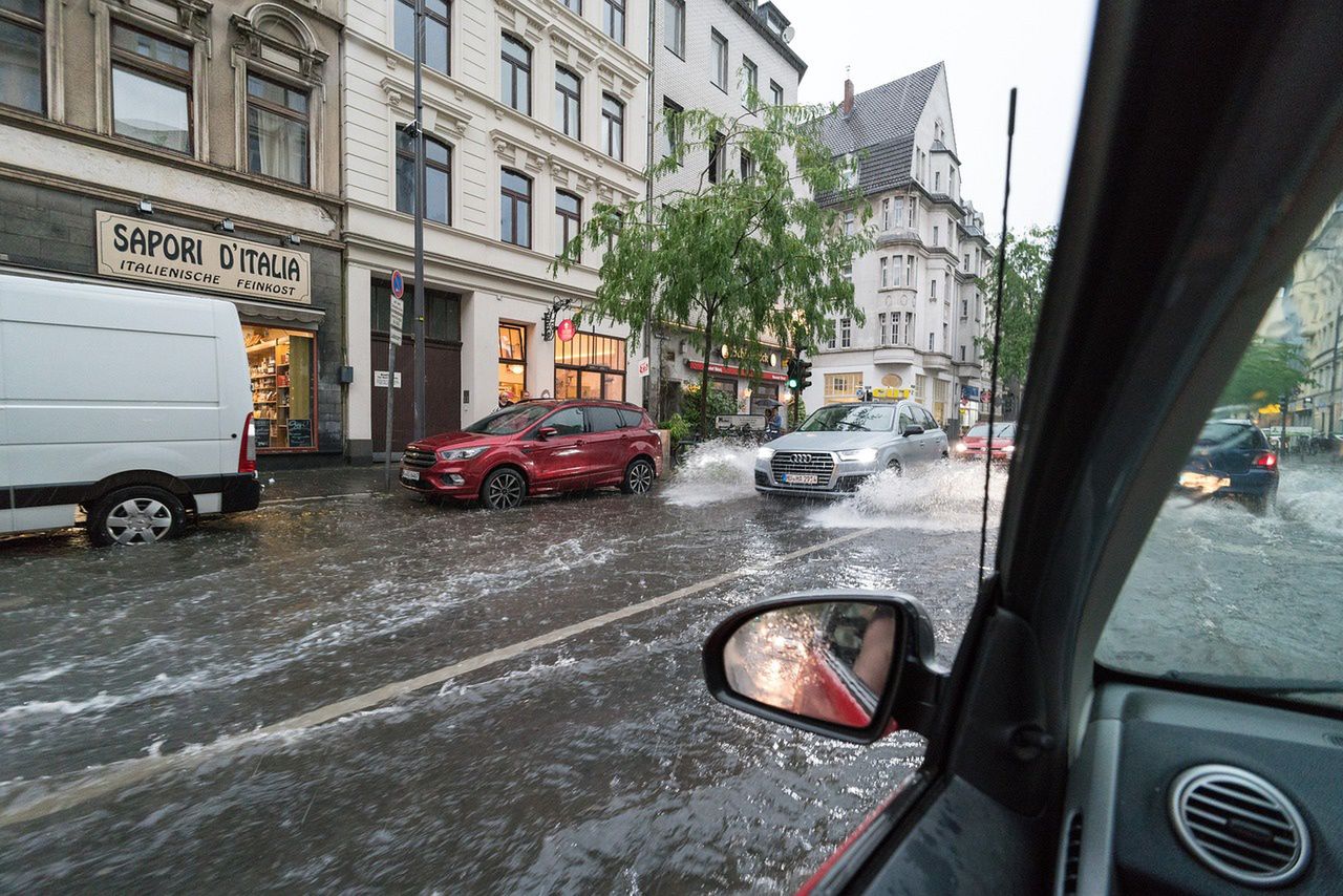 Powódź na ulicach miasta.