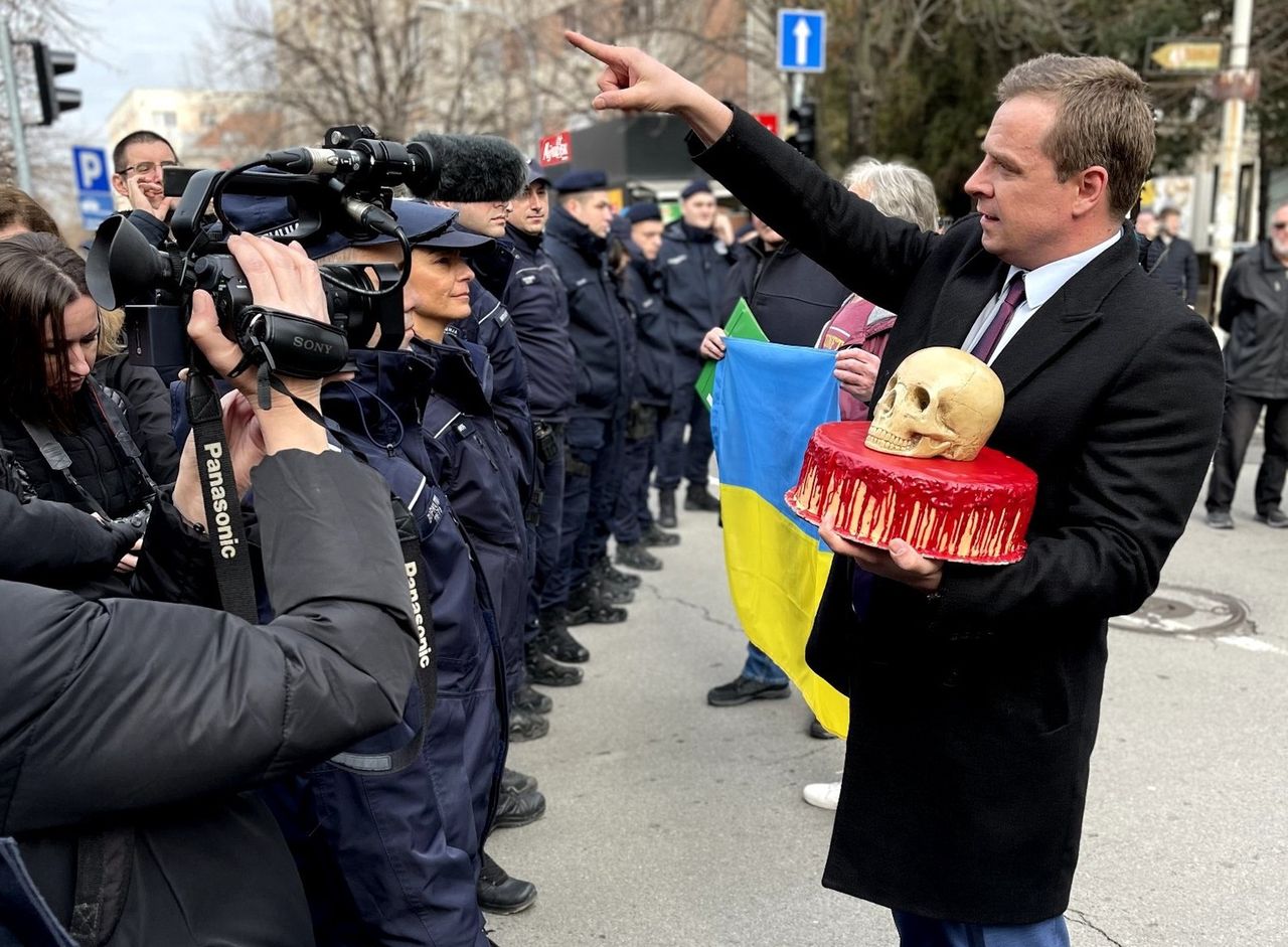 Przynieśli "tort śmierci". Chcą ekstradycji Putina