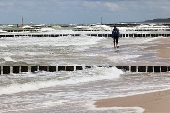 Podstępny zabójca w Bałtyku. Zakaz kąpieli na 66 kąpieliskach