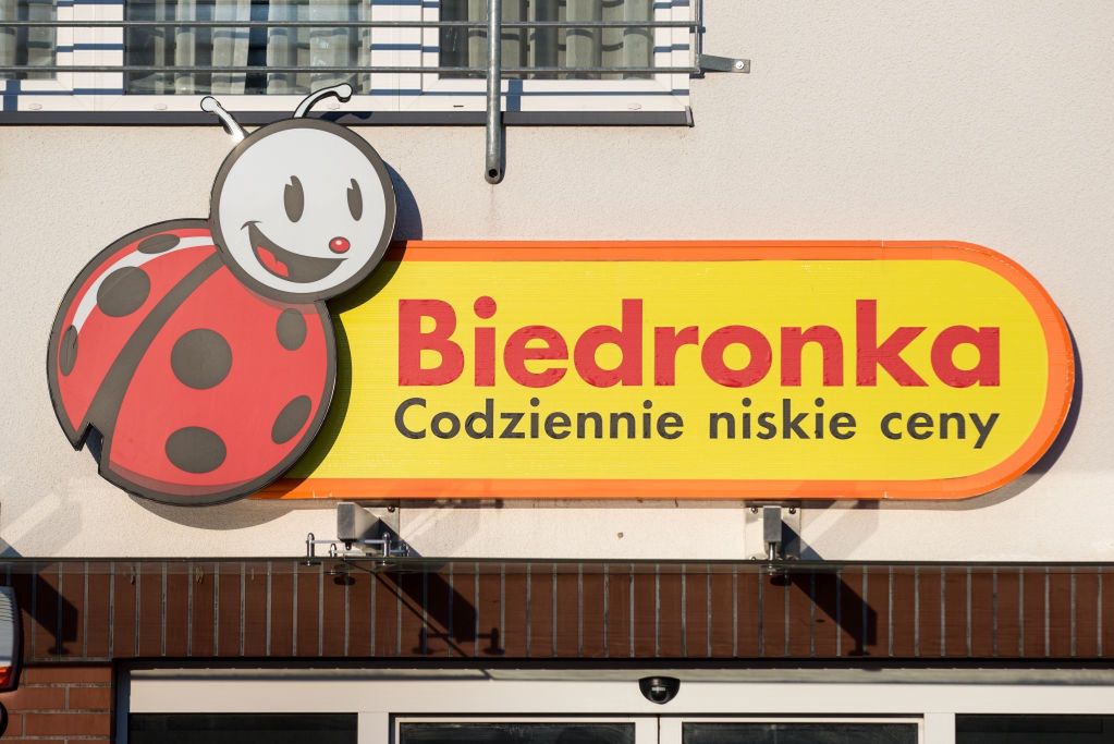 Biedronka i Lidl przenoszą pracowników do nadmorskich kurortów