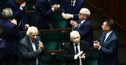 Zarobki prezesa PiS. Kaczyński wciąż pobiera wyższą pensję