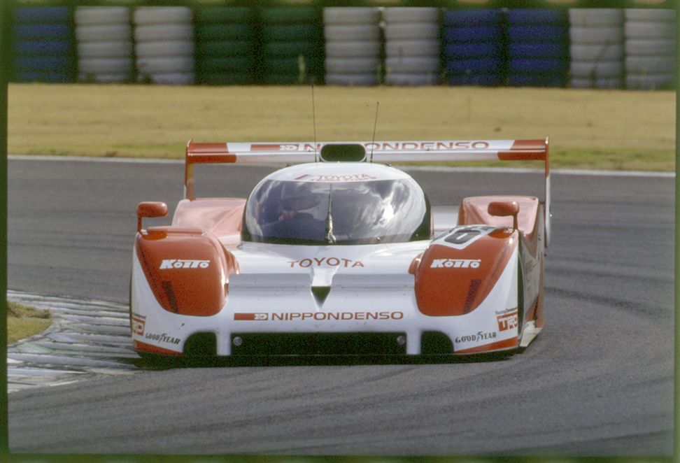 Toyota TS010 podczas swojego debiutu w mistrzostwach WSC na torze Autopolis, rok 1991