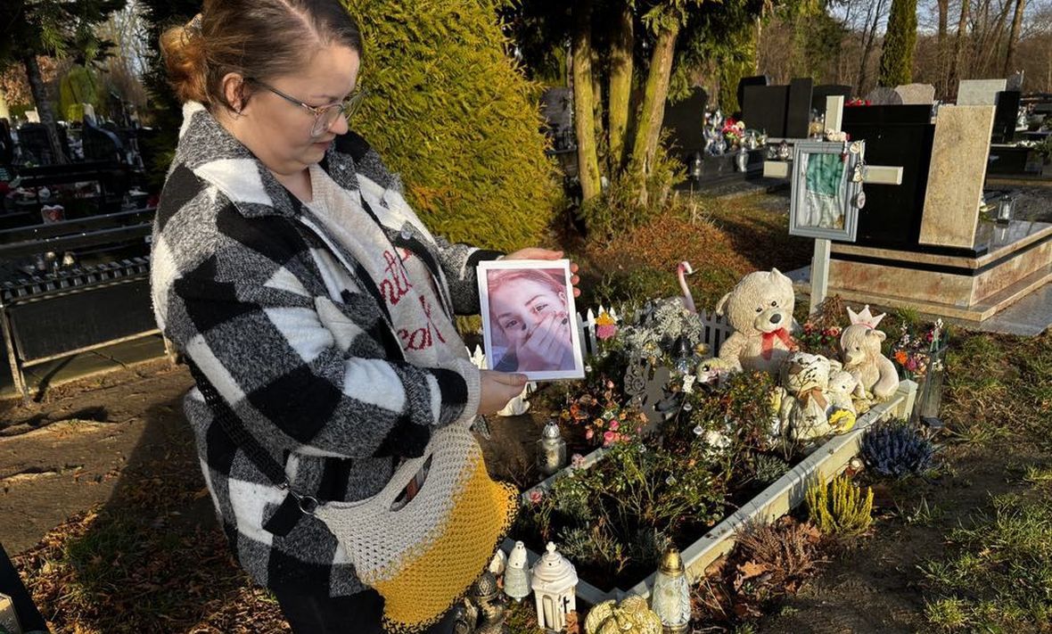 Pani Ewelina nad grobem Hani. Po córce pozostała rozdzierająca pustka, zdjęcia i nagrania, które pokazują, jak krok po kroku rozpadał się świat jej dziecka