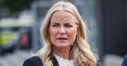 Księżna Mette‑Marit zniknęła na tygodnie. Przyłapano ją pod bramą aresztu