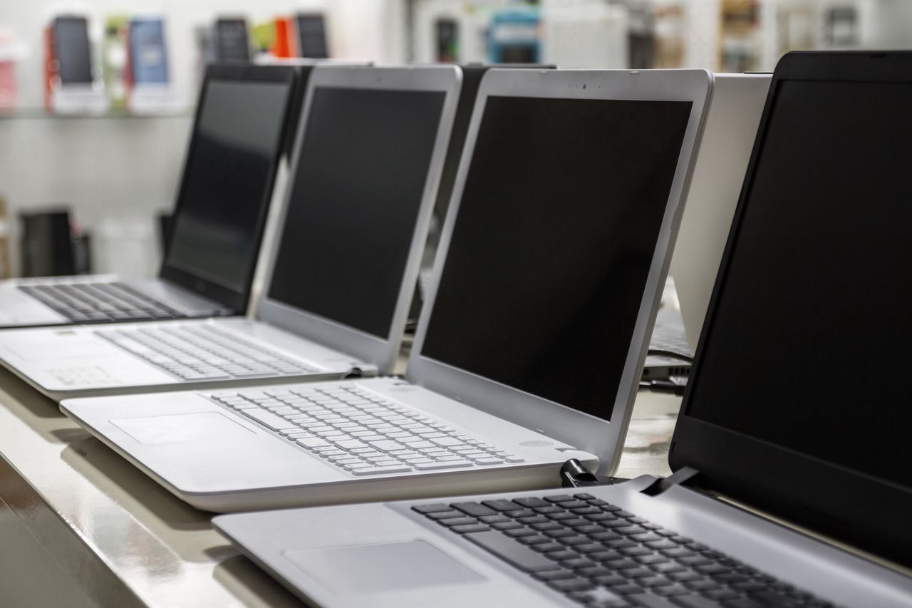 Mocne laptopy teraz są najtańsze. Rozchwytywany sprzęt do 30 proc. taniej.