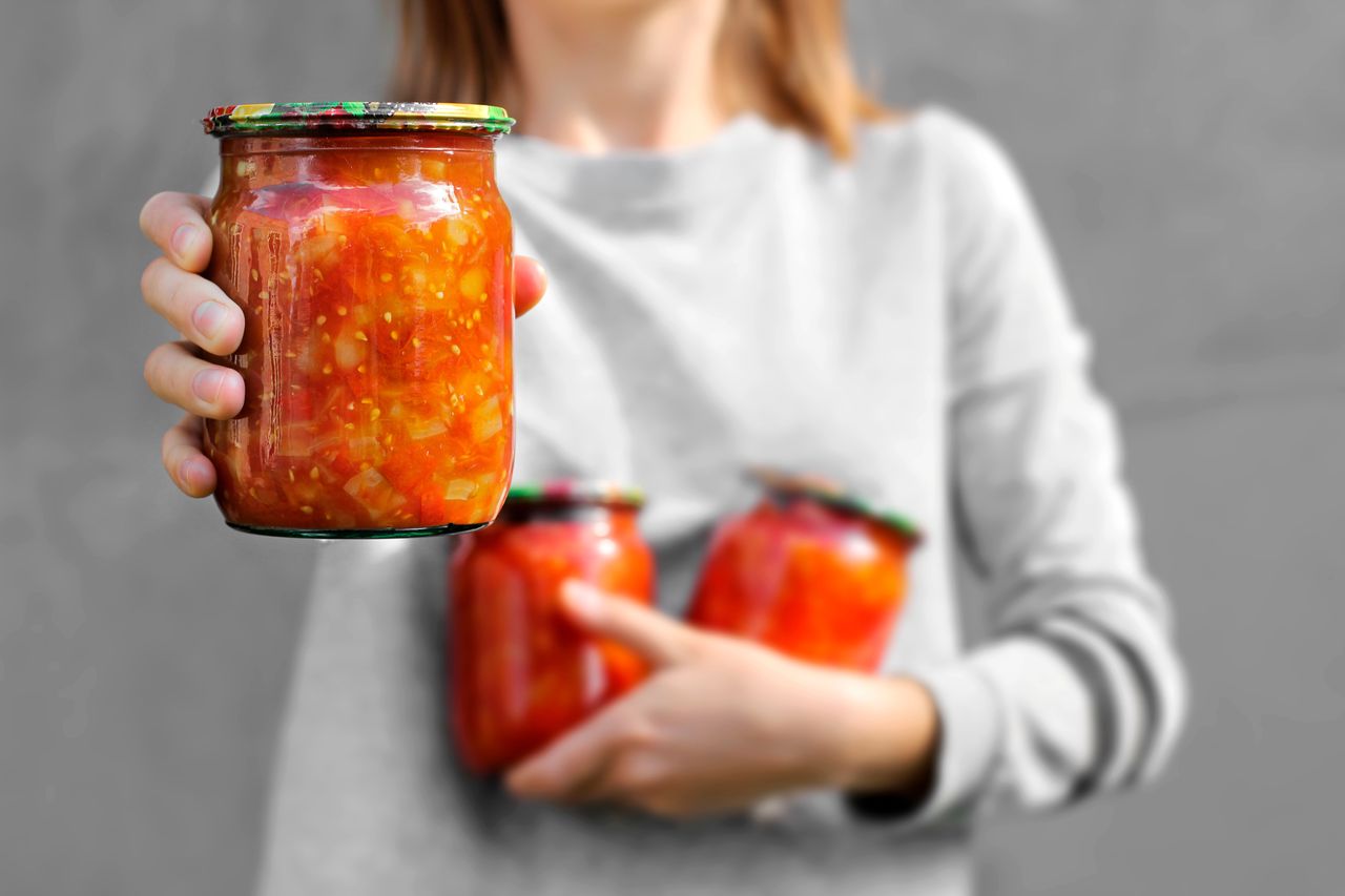 You can prepare leczo for jars with meat or vegetarian.