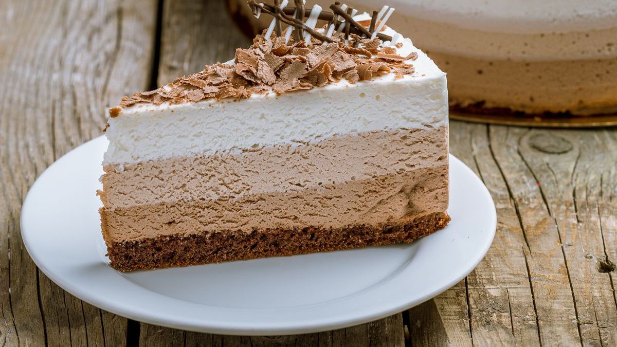 Ciasto czekoladowa chmurka z trzema warstwami pysznej pianki