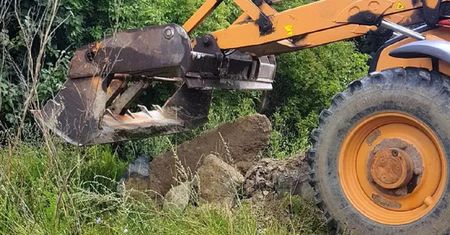 Operator koparki nakryty. Tłumaczył, że "szef mu kazał"