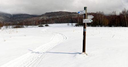 Karkonosze. Nie żyje narciarz przysypany przez lawinę. Był reanimowany
