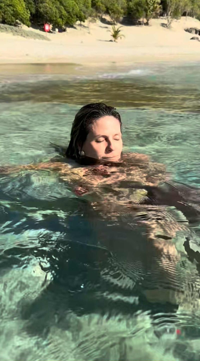 Heidi Klum pluska się w oceanie bez makijażu i TOPLESS