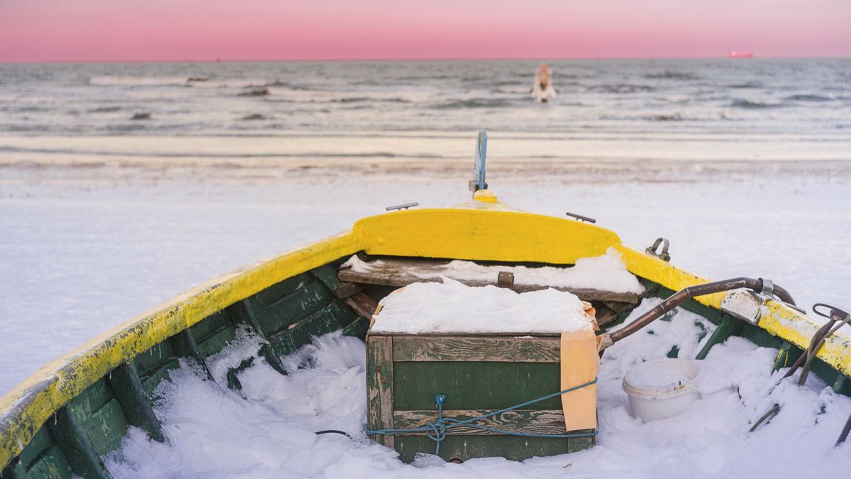 Sopot. Kolorowe kutry i łodzie rybackie na brzegu
