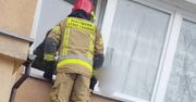 Zapłakany 5-latek stał w oknie. Do mieszkania weszła straż pożarna