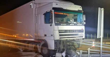 Rozpędzony tir z potężnym ładunkiem na S8. Kierowca był pijany